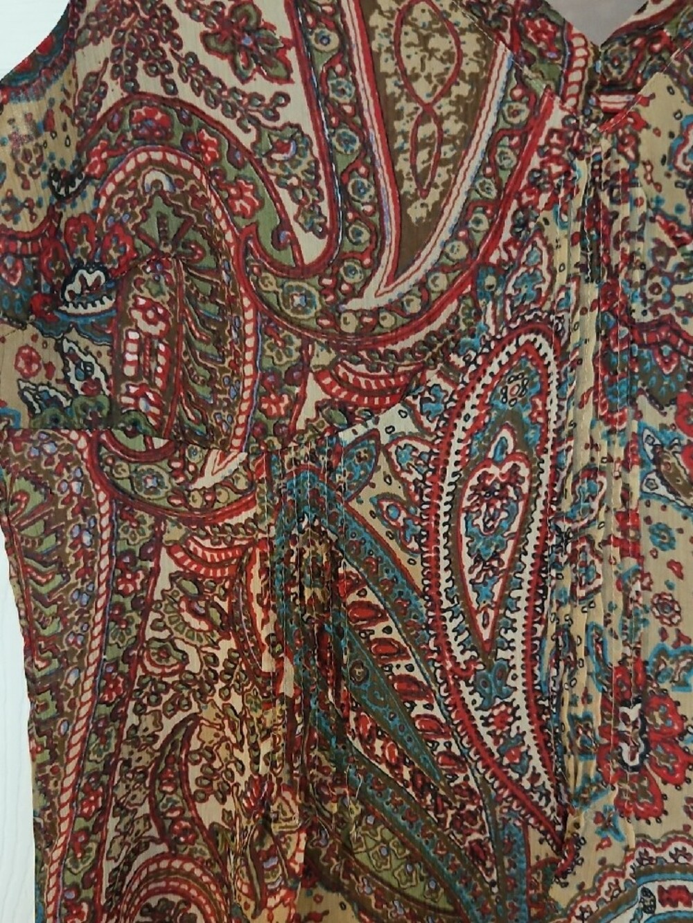 a.n.a Paisley V‑Neck Sleeveless Camisole in Red, Tan & Blue - Picture 3 of 7
